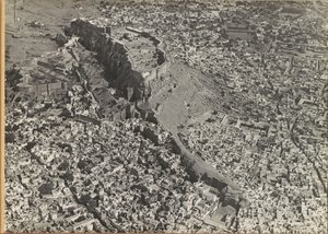 Ville avec un fort, vue d