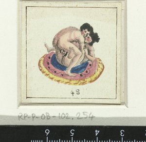 Couple amoureux allongé sur un tapis rond