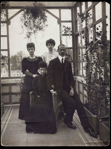 Dagmar de Danemark (1847-1928) - Michel Alexandrovitch de Russie (1878-1918) - Alexandra de Danemark (1844-1925) et princesse Victoria - Impératrice douairière Maria Fyodorovna, Grand-duc Michel Alexandrovitch, Reine Alexandra de Grande-Bretagne - Anonymous Anonymous