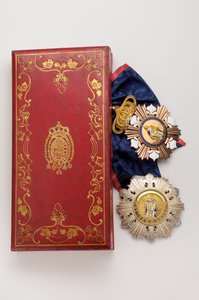 Royaume des Deux-Siciles - Ordre de Saint Ferdinand et du Mérite: insignes de chevalier grand-croix appartenant à un membre de la Maison Grand-Ducale de Bade - Milieu du XIXe siècle - Or, argent et émaux; boîte à armes du Royaume des Deux-Siciles - Anonymous Anonymous