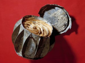 Les Boules de Moulins : sphères en zinc utilisées lors du siège de Paris en 1870 pour transmettre le courrier que les Parisiens ne pouvaient plus recevoir