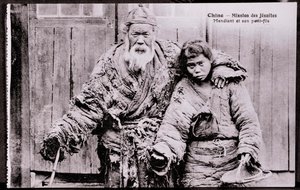 Vieux mendiant avec petit-fils - Photographie du début du 20e siècle - Collection privée - Anonymous Anonymous