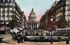 Paris : vue de la rue Soufflot et du Panthéon. Photographie de 1920 dans "Album artistique" de la ville de Paris. Collection privée. - Anonymous Anonymous
