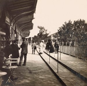 Exposition Universelle de 1900 à Paris : Le trottoir roulant. Collection privée - Anonymous Anonymous