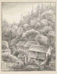 Maisons contre une colline boisée