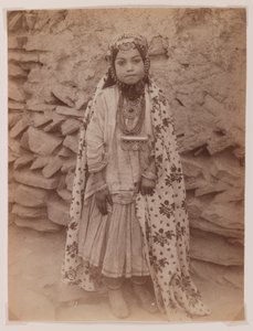 Fille ornée de bijoux en argent - Antoin Sevruguin