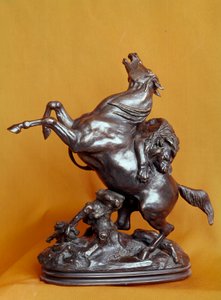 Lion attaquant un cheval. Sculpture en bronze par Antoine Louis Barye (1795-1875) 19ème siècle