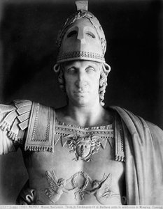 (détail) de la statue de Ferdinand IV de Bourbon en habits de Minerve