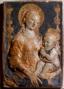 Vierge et Enfant. Bas-relief polychrome