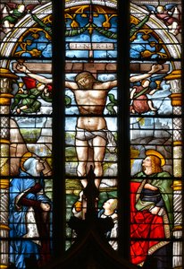 La Crucifixion, avec la Vierge Marie, Saint Jean et Marie Madeleine au pied de la Croix - Vitrail dans la chapelle du Saint-Sacrement, par Arnaud de Moles (1470-1520) achevé en 1513 - Cathédrale Sainte Marie d