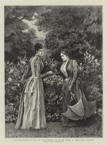 SAR la duchesse de Teck et SHS la princesse May dans le jardin de White Lodge, Richmond - Arthur Hopkins