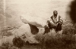 Dolmen et homme, à l
