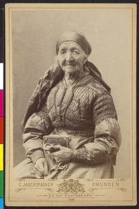 Vieille femme en livrée - Haute-Autriche