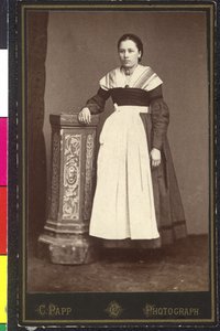 Femme en livrée - Salzbourg - Artist Unknown