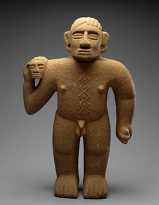 Guerrier debout avec tête de trophée - Atlantic Watershed Culture Atlantic Watershed Culture