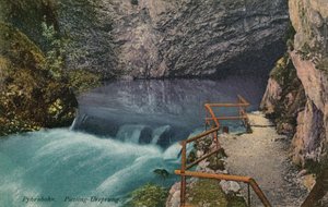 Cascade de Piesling-Ursprung sur la route de Pyhrnbahn en Autriche