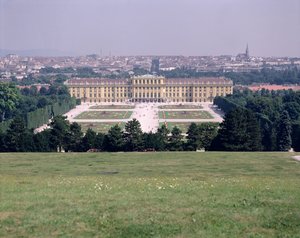 Palais de Schönbrunn, achevé en 1711 - Austrian School