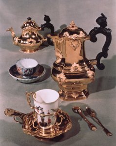Théière, sucrier, pot à chocolat et tasse, d