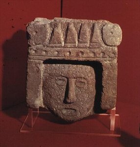 Tête sculptée aztèque