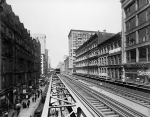Voies surélevées près de la gare d