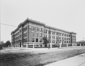 Wendell Phillips High School, Chicago, Illinois, USA, vers 1904 (photo n/b) - Barnes and Crosby