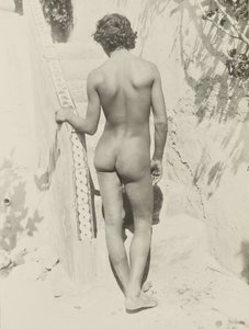 [Jeune fille nue dans l