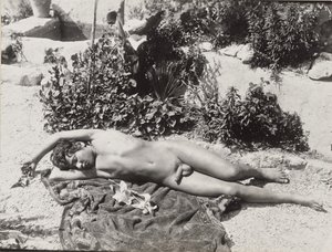 [Jeune homme nu couché]