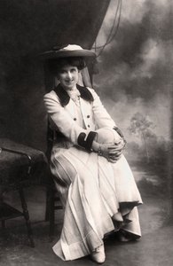 Decima Moore 1871-1964, actrice anglaise, 1907 - Bassano Studio