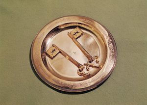 Clés de Gand sur une assiette (argent et métal doré) - Belgian School