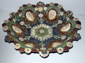 Plat avec visages grotesques - Bernard Palissy