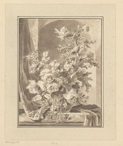 Vase avec des fleurs pour une niche