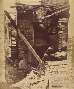 Maison détruite après un tremblement de terre près de Viege, Valais, Suisse - Bisson Frères