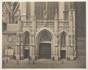 Sans titre [Façade sud du transept de la cathédrale Saint-Michel et Sainte-Gudule à Bruxelles, Belgique]. - Bisson Frères