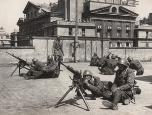 Manœuvres de défense anti-aérienne à Rome pendant la Seconde Guerre mondiale - Bruni Bruni