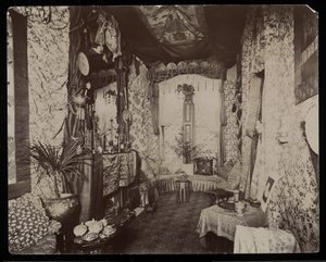 Un salon orné dans la résidence Blakely Hall au 11 West 45th Street, New York, 1896-98 (tirage gélatino-argentique) - Byron Company