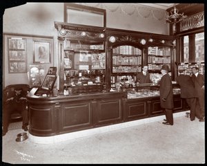 Comptoir de vente de cigares et de billets de théâtre à l