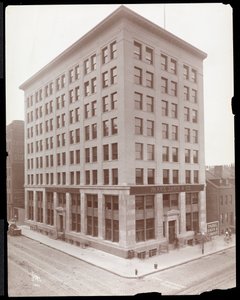 Vue extérieure du bâtiment Parke, Davis et Co., rues Hudson et Vestry, New York, 1910 - Byron Company