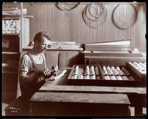 Homme travaillant dans l