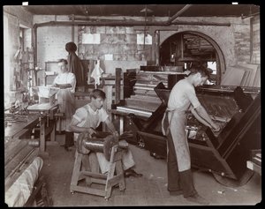 Hommes travaillant dans l