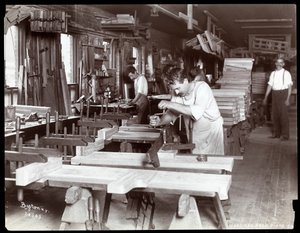 Hommes travaillant dans l