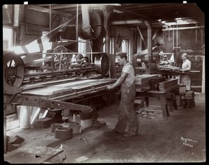 Hommes travaillant dans l