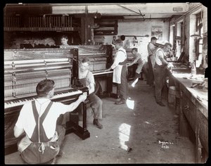 Hommes travaillant dans l