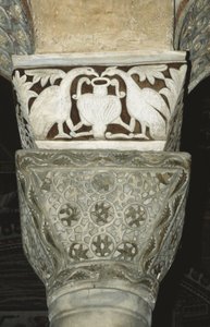 Chapiteau décoré de l