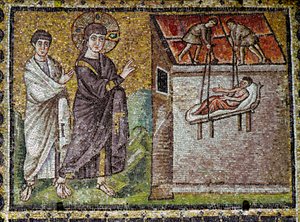 Jésus guérit miraculeusement un paralytique à Capharnaüm. Mosaïque du 6ème siècle. Basilique de Saint Apollinaire le Neuf de Ravenne (Sant