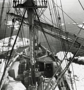 Goélette Stella Polare rencontrant les premiers glaces - J.B. and Brown J. Rowbotham
