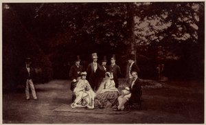 Groupe de leurs Altesses Royales la Princesse Clémentine de Saxe Cobourg Gotha, ses fils et sa fille, le Duc d