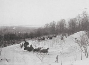 Club Tandem conduisant sur la montagne (photo n/b) - Canadian Photographer