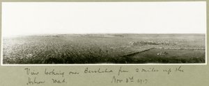 Vue sur Beersheba depuis deux miles sur la route de Hébron, 3 novembre 1917 - Capt. Arthur Rhodes
