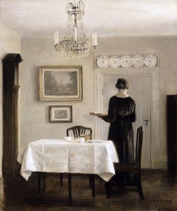 Intérieur avec dame portant un plateau, c.1905 - Carl Holsoe