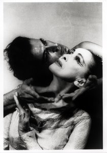 Martha Graham (1894-1991) et Bertram Ross (1920-2003) dans "Visionary Recital", 27 juin 1961 (épreuve gélatino-argentique)